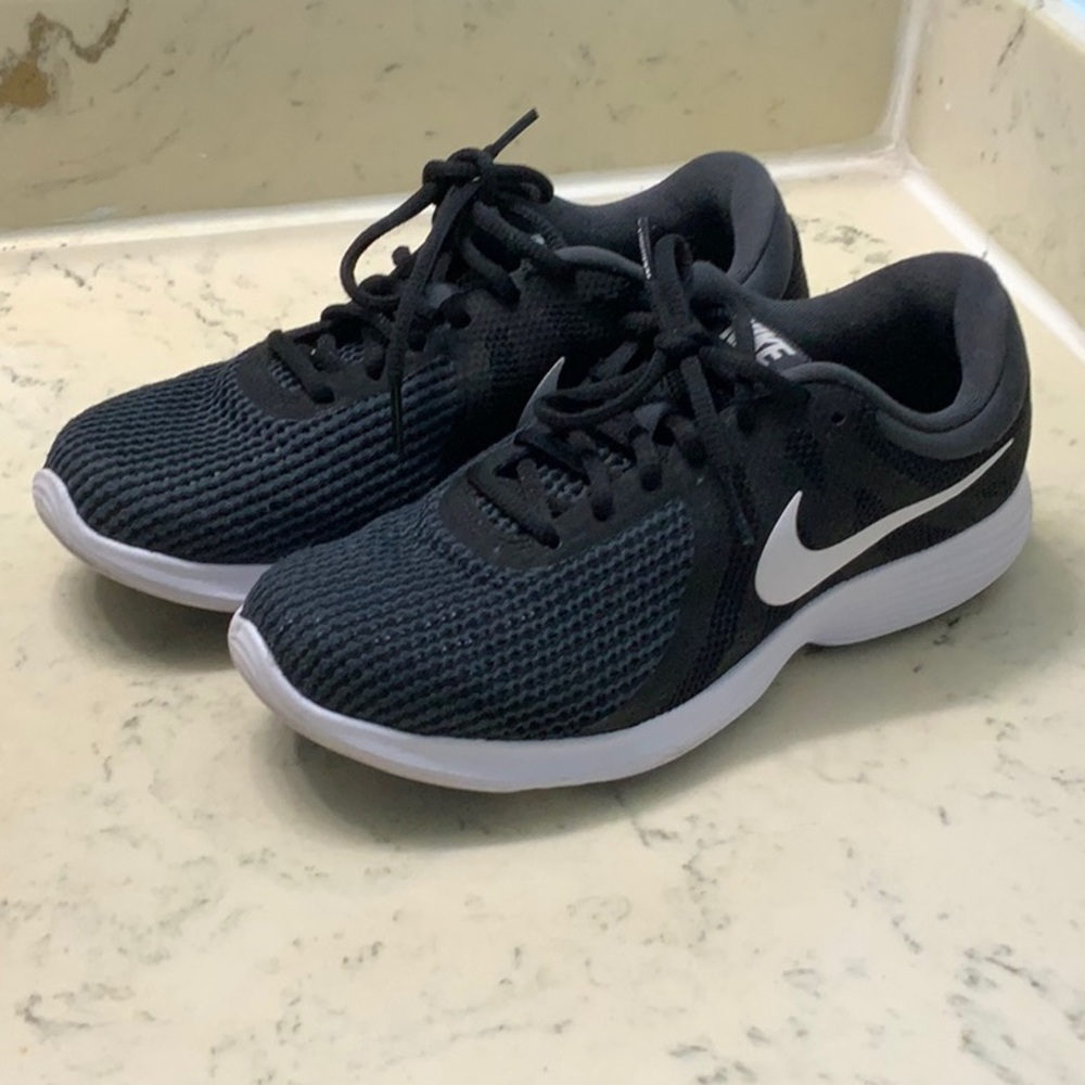 Men’s 8.5 Nike Sneakers